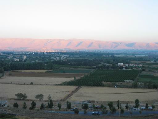 les montagnes au coucher de soleil