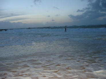 la plage dans l'cume  la tombe de la nuit